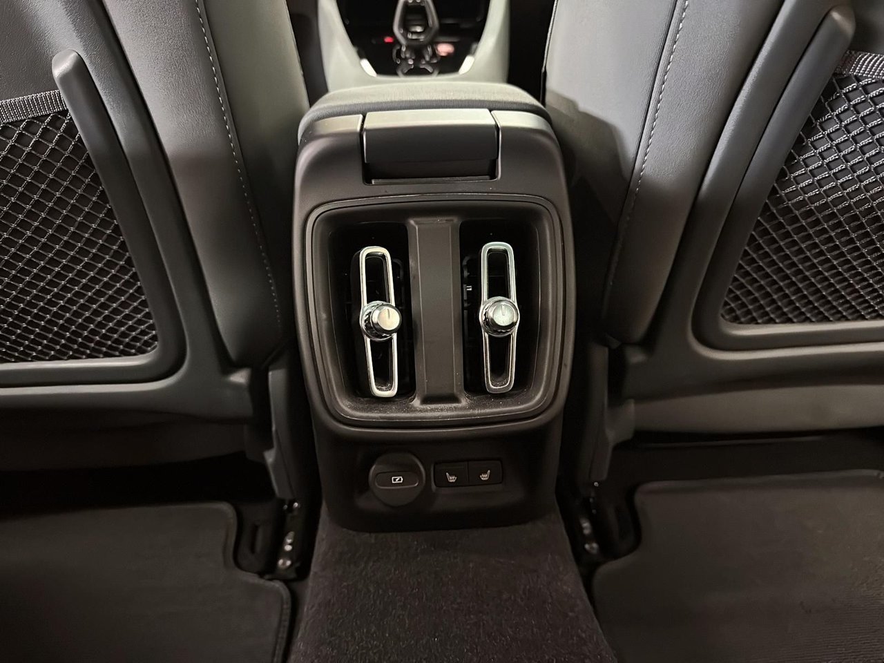 2025 Polestar 2-12