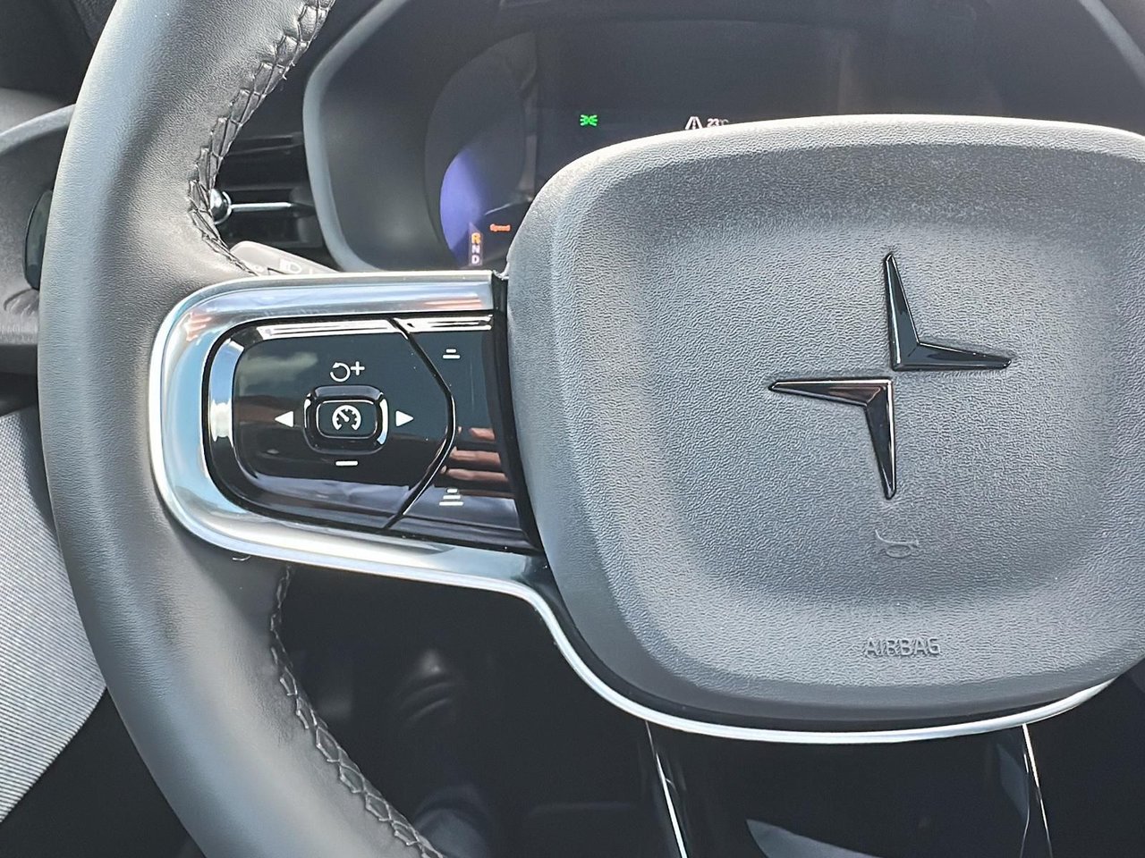 Polestar 2  2025-11