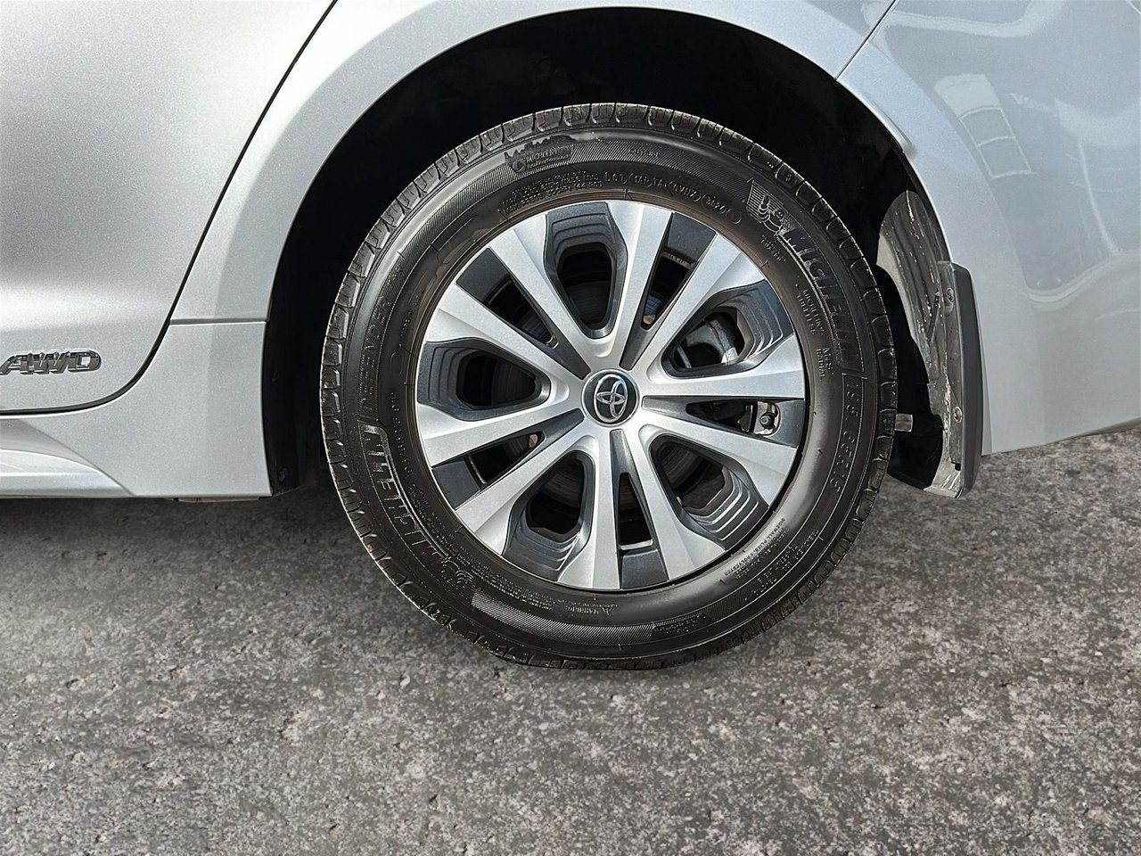 Toyota Corolla LE AWD 2025-6