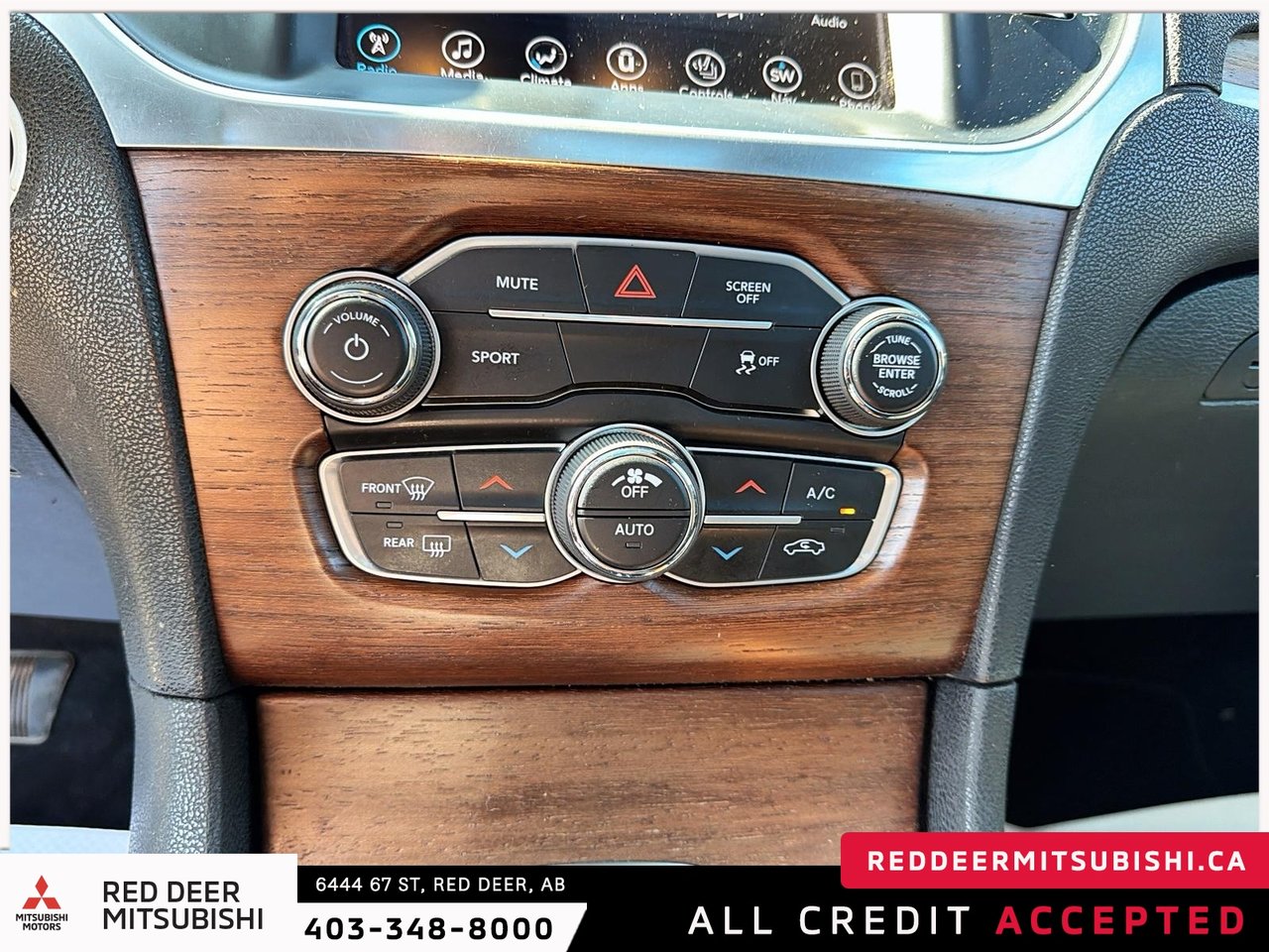 2017 Chrysler 300 C Platinum-17