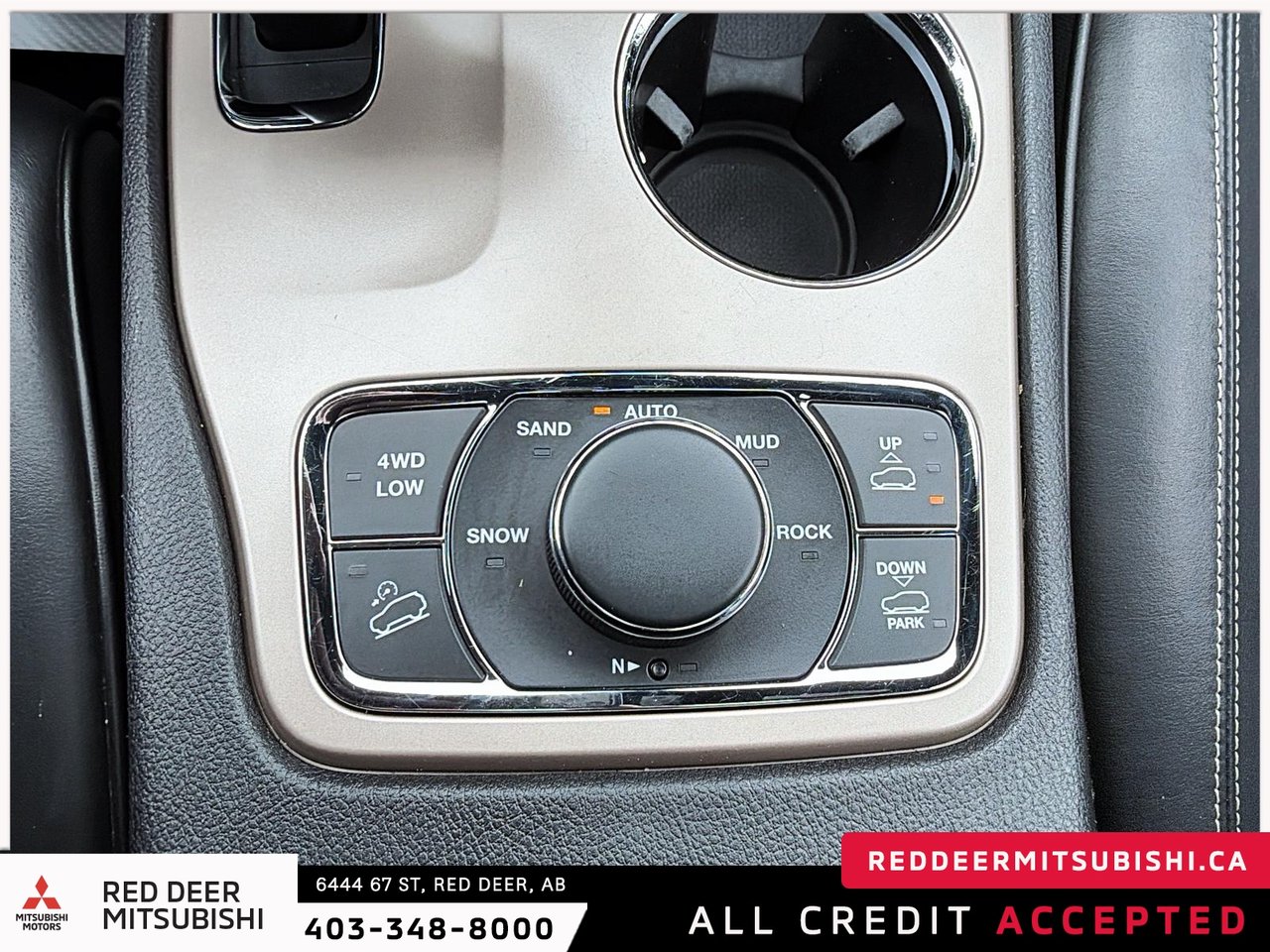 2014 Jeep Grand Cherokee Overland-20