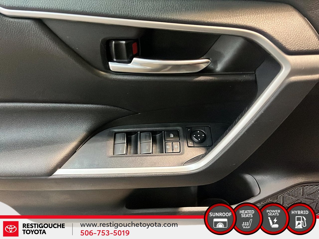 Toyota RAV4 Hybrid XLE 2023-9