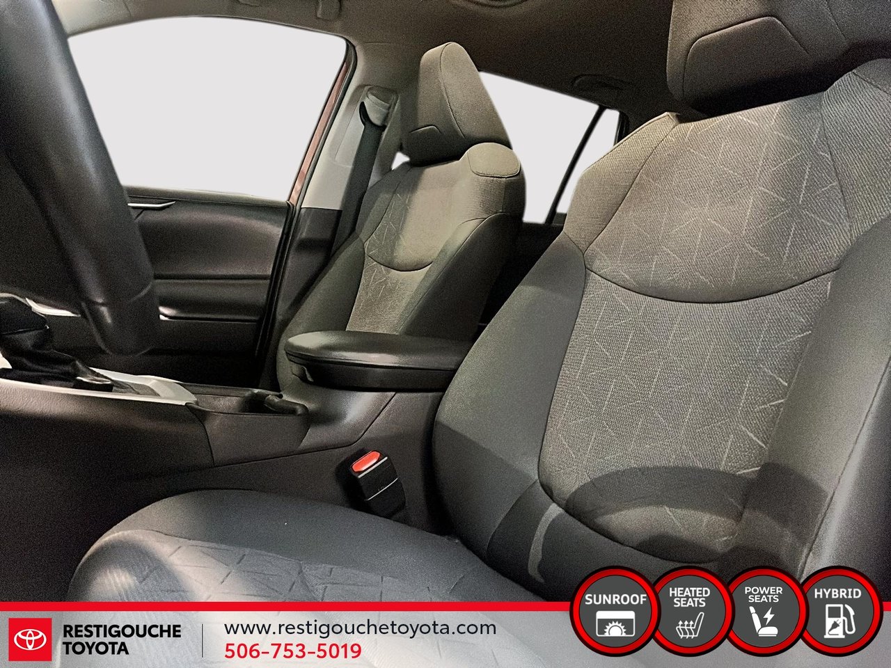 Toyota RAV4 Hybrid XLE 2023-7