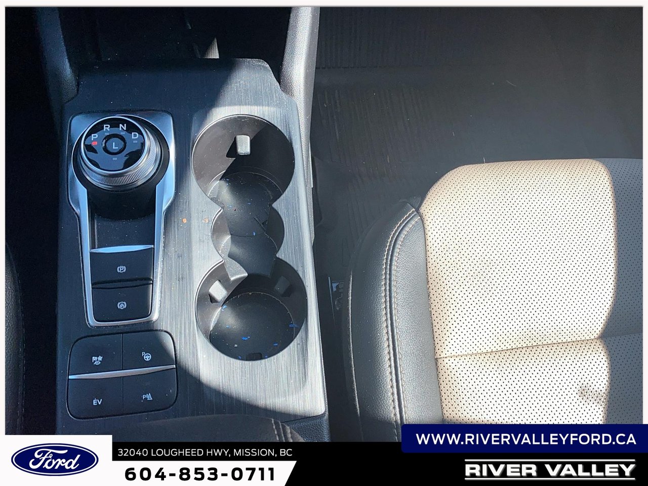 2022 Ford Escape Plug-In Hybrid Titanium-12