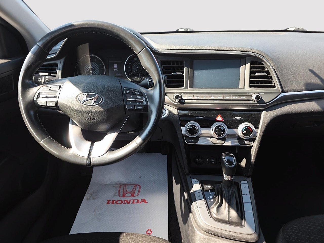 Hyundai ELANTRA PREFERED  2019-8