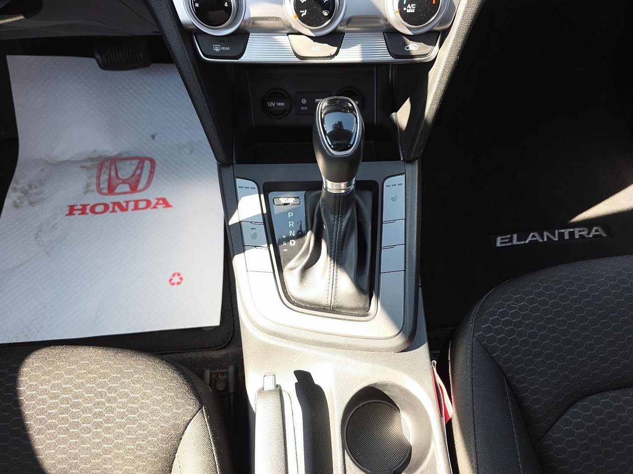 Hyundai ELANTRA PREFERED  2019-13