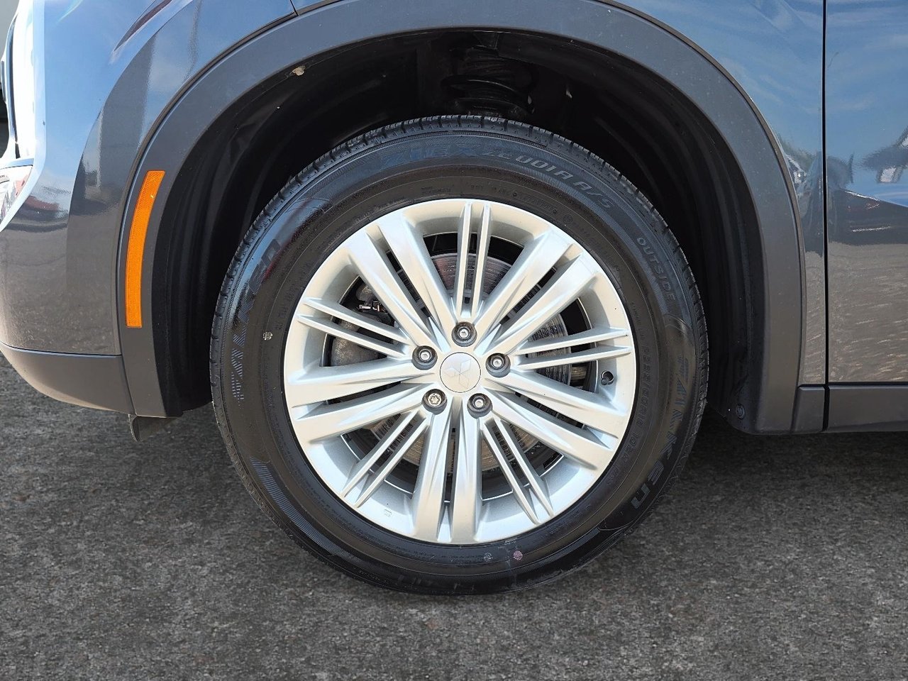2024 Mitsubishi Outlander LE PHEV-6