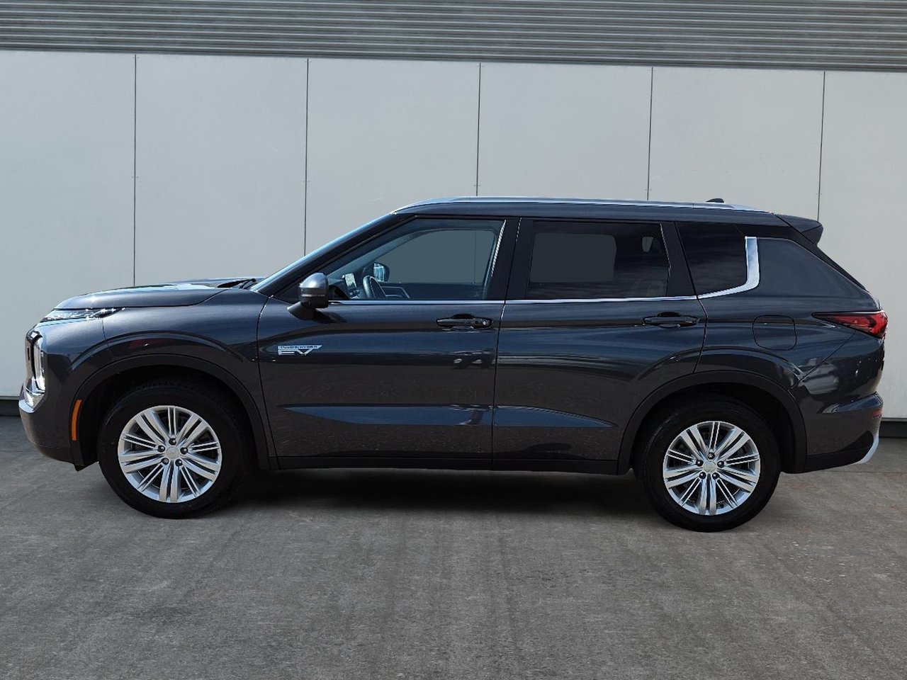 2024 Mitsubishi Outlander LE PHEV-4