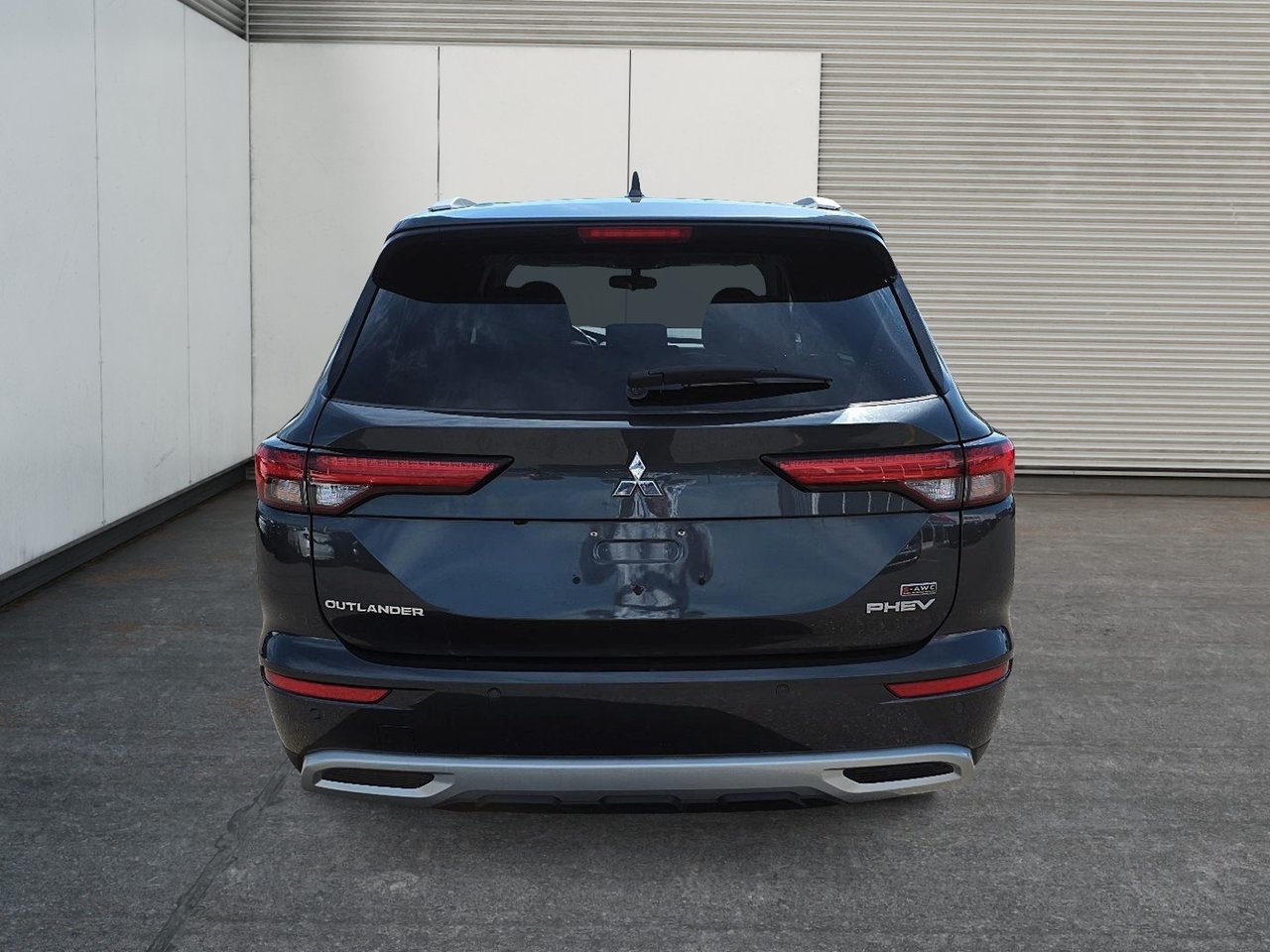 2024 Mitsubishi Outlander LE PHEV-2