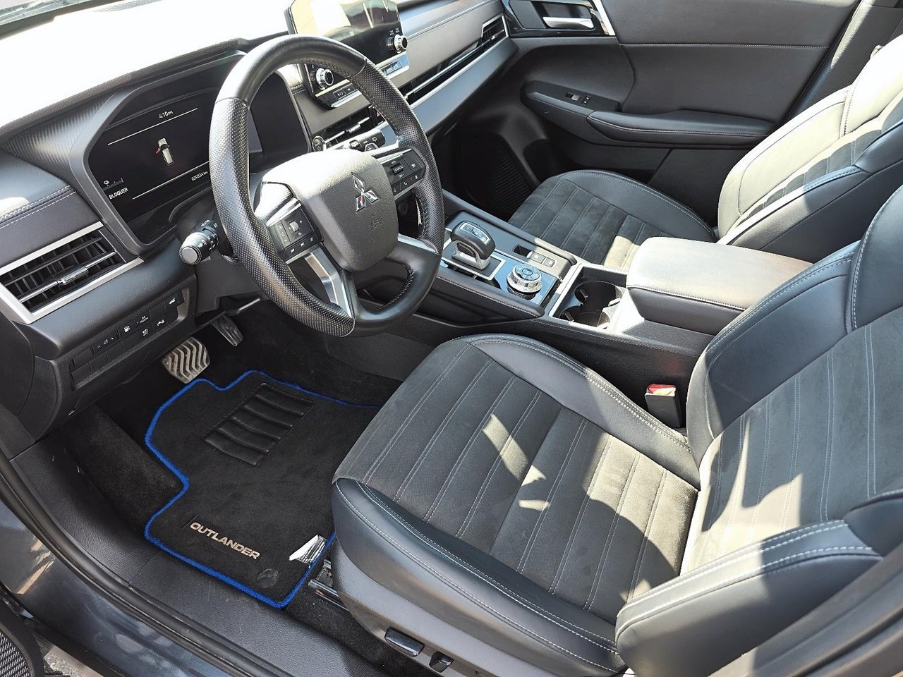 2024 Mitsubishi Outlander LE PHEV-7