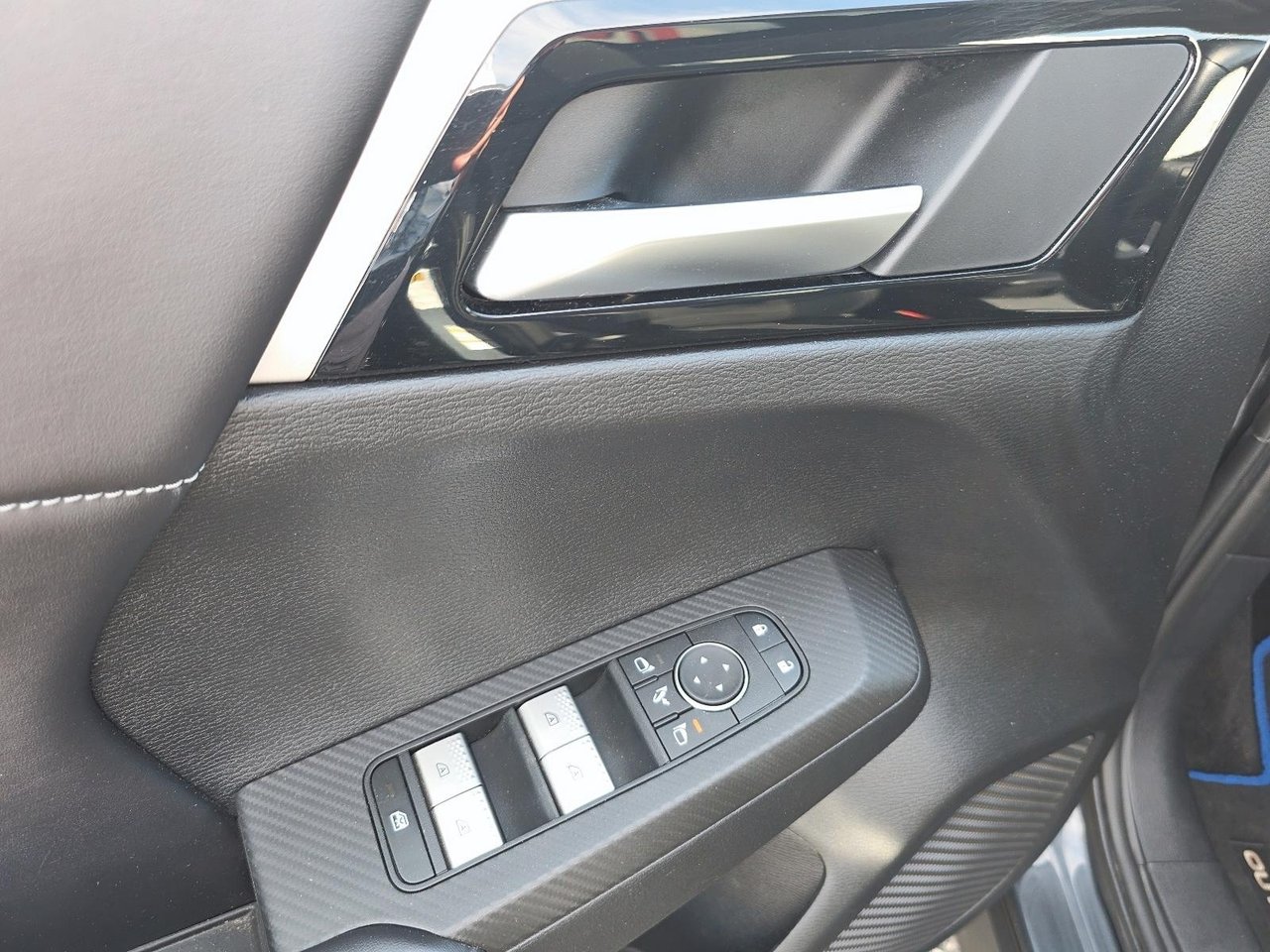 2024 Mitsubishi Outlander LE PHEV-8