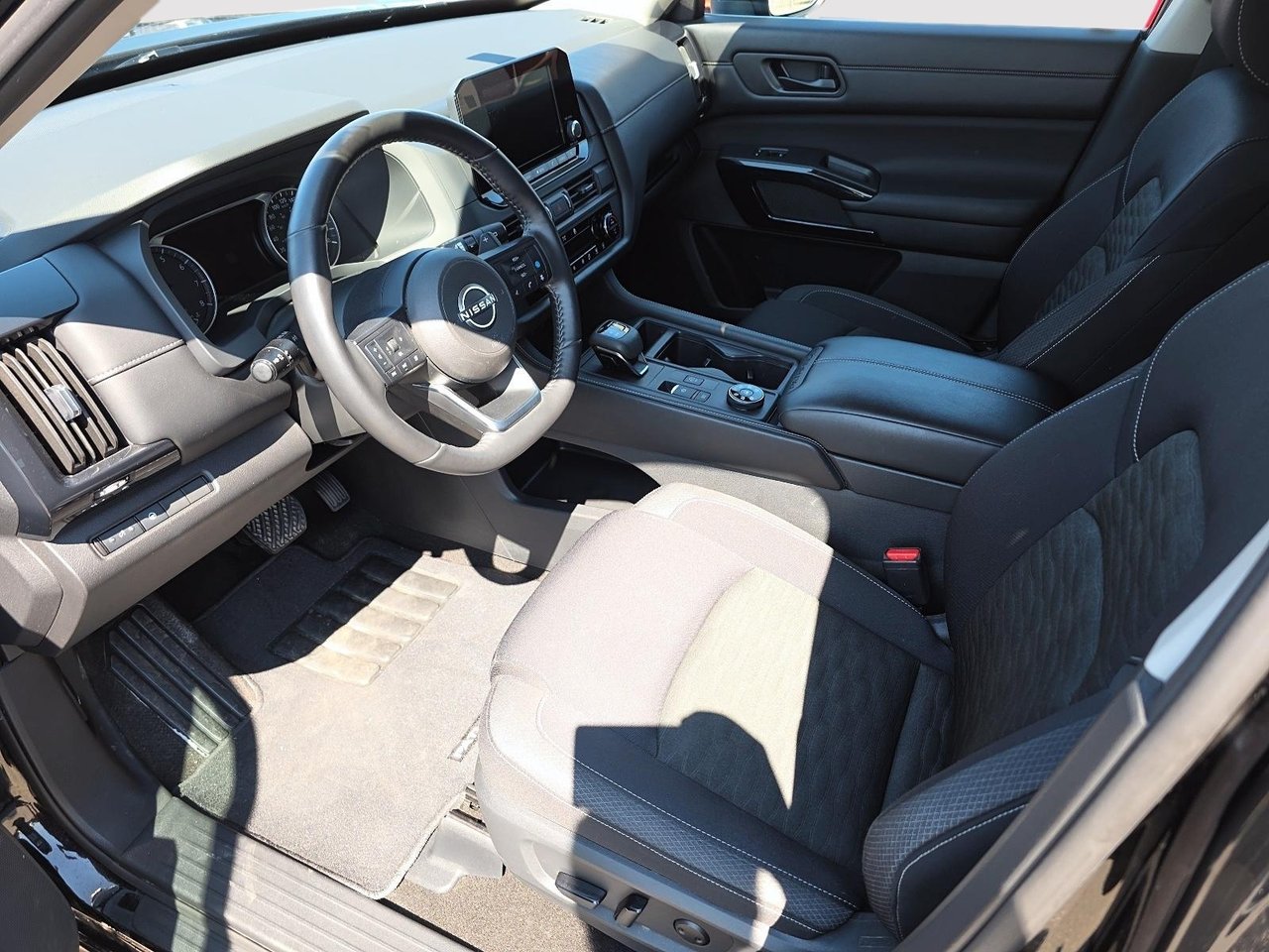 2024 Nissan Pathfinder S-8
