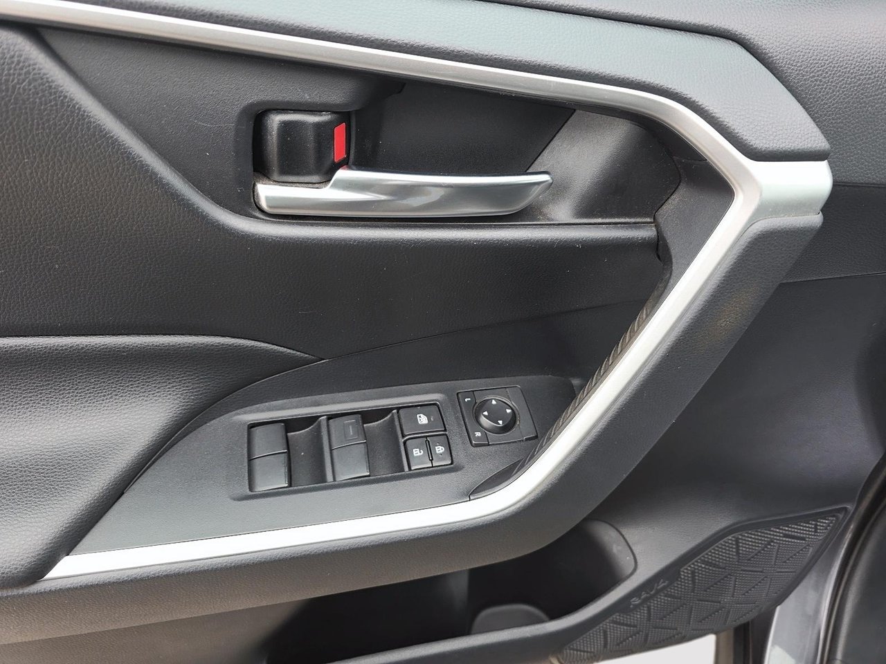 2019 Toyota RAV4 XLE-9