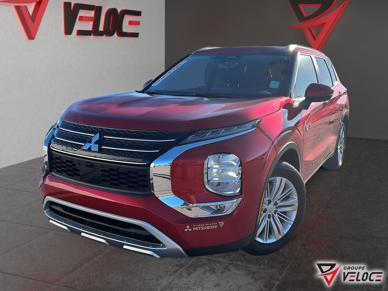 Red 2025 Mitsubishi Outlander Hybrid Plug-in SUV / Crossover All-Wheel Drive Automatic