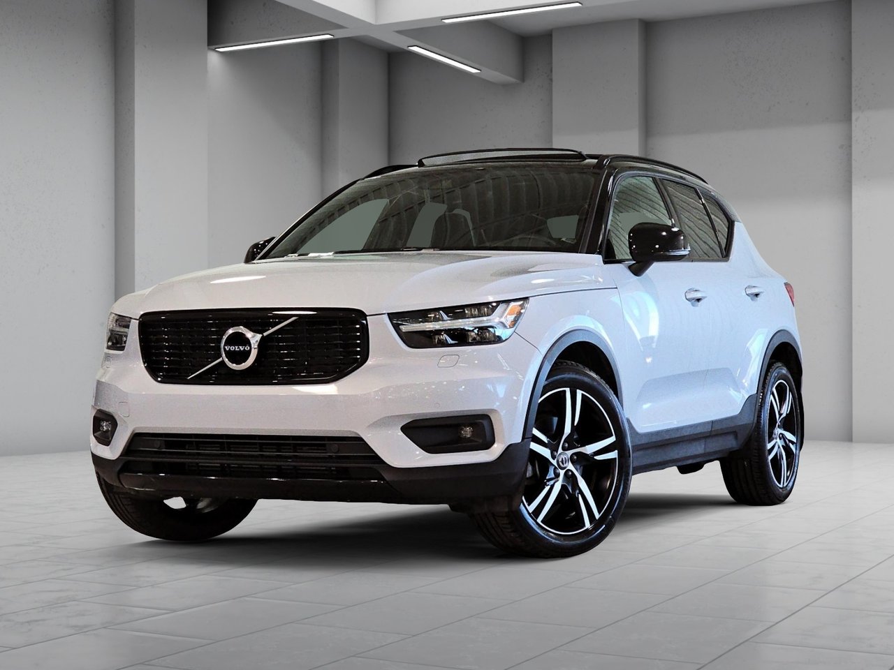Silver 2022 Volvo XC40 T5 R-Design AWD SUV / Crossover All-Wheel Drive Automatic