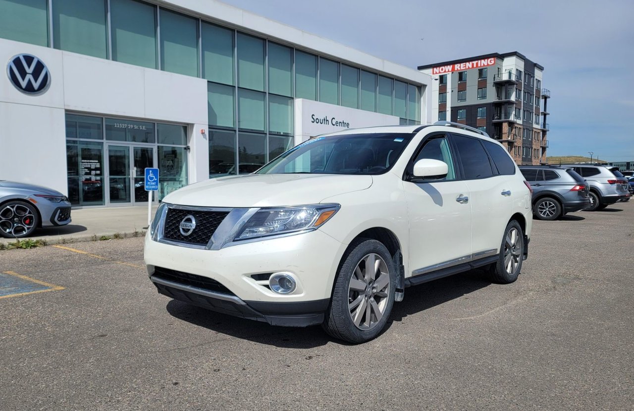  2016 Nissan Pathfinder SUV / Crossover Four-Wheel Drive 