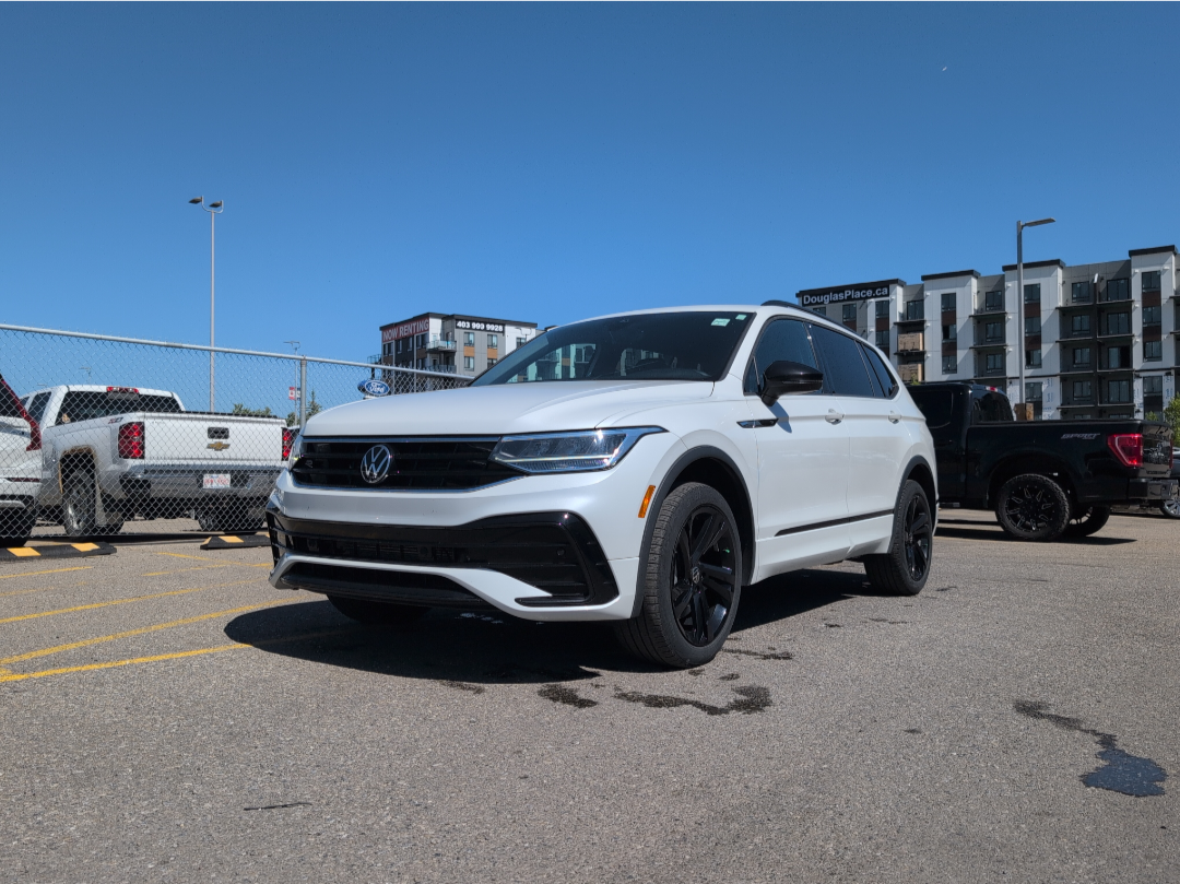 Oryx White Pearl 2023 Volkswagen Tiguan SUV / Crossover Automatic