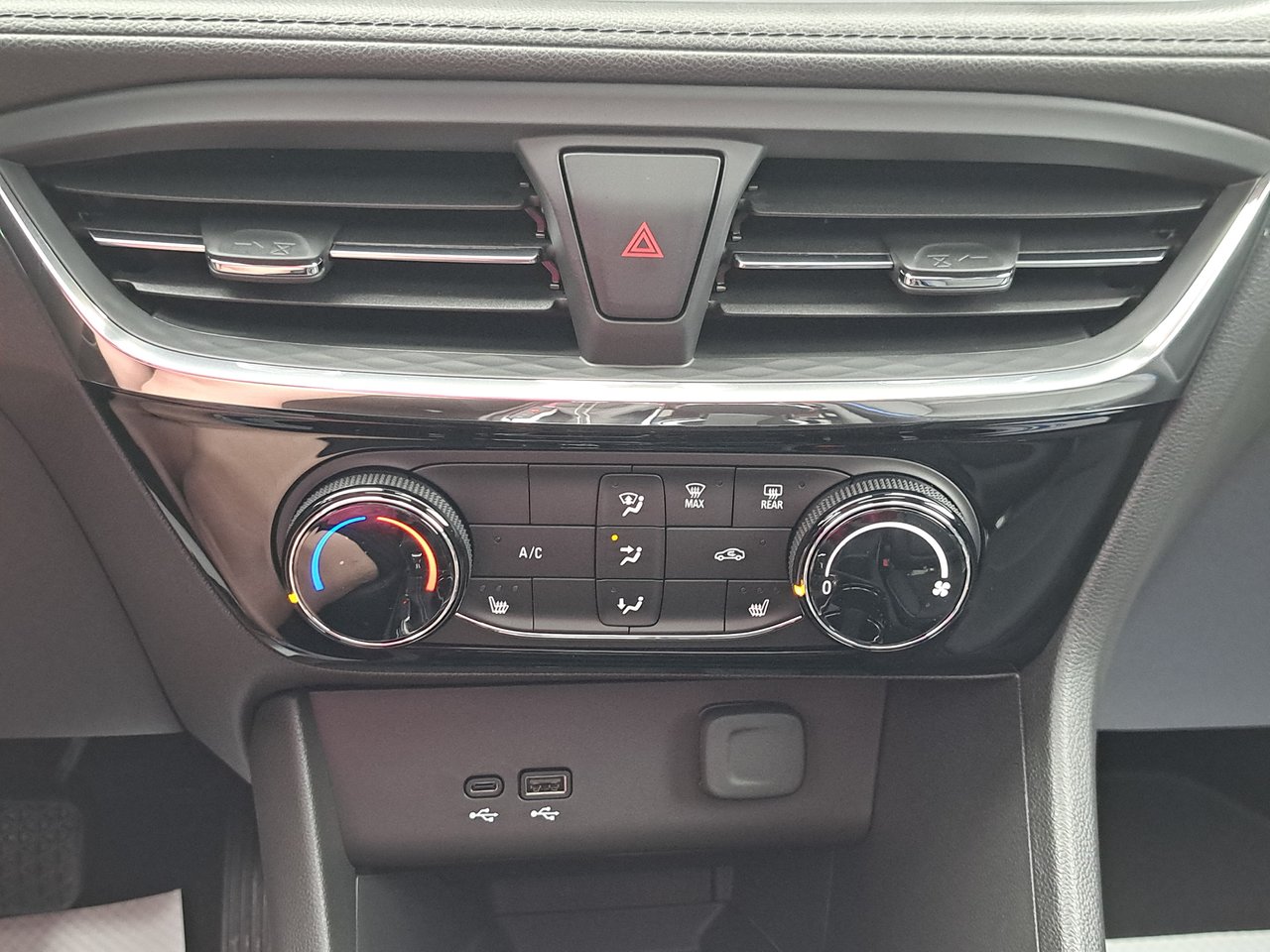 2026 Buick Encore GX Sport Touring-17