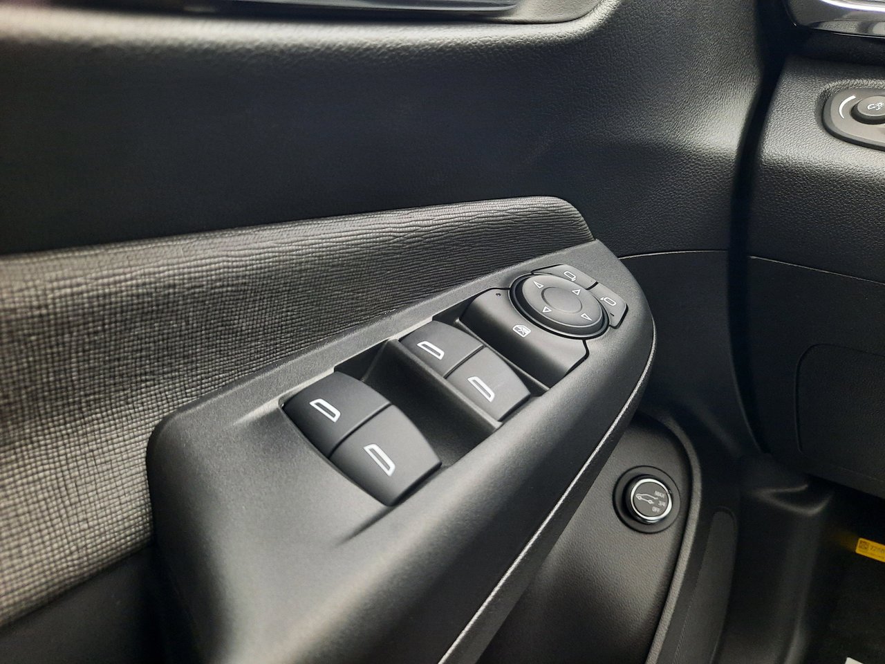 2025 Buick Envista Avenir-10