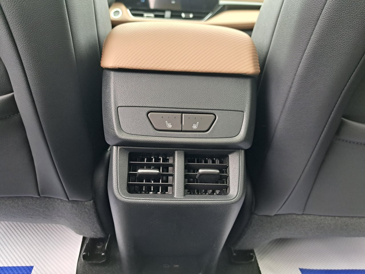 2027 Chevrolet Equinox ACTIV-33