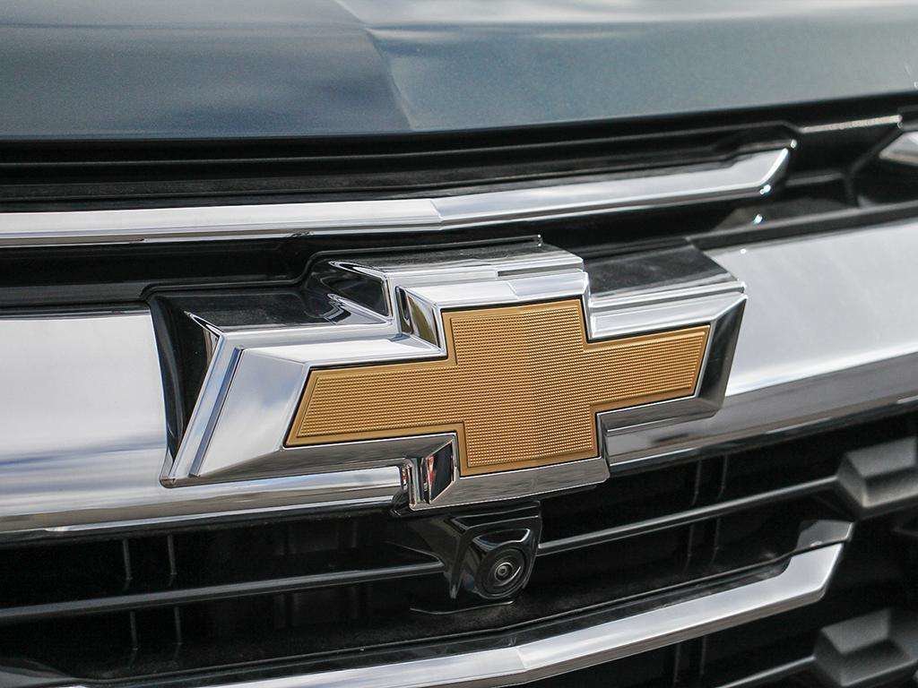 2027 Chevrolet Equinox LT-8
