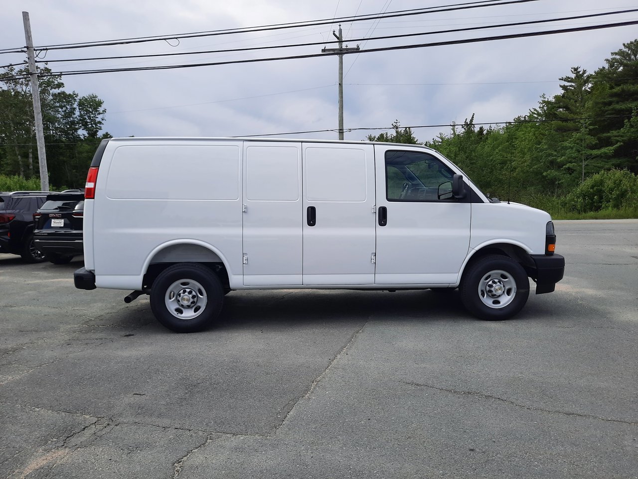 2025 Chevrolet Express Cargo 2500 WT 135''-4