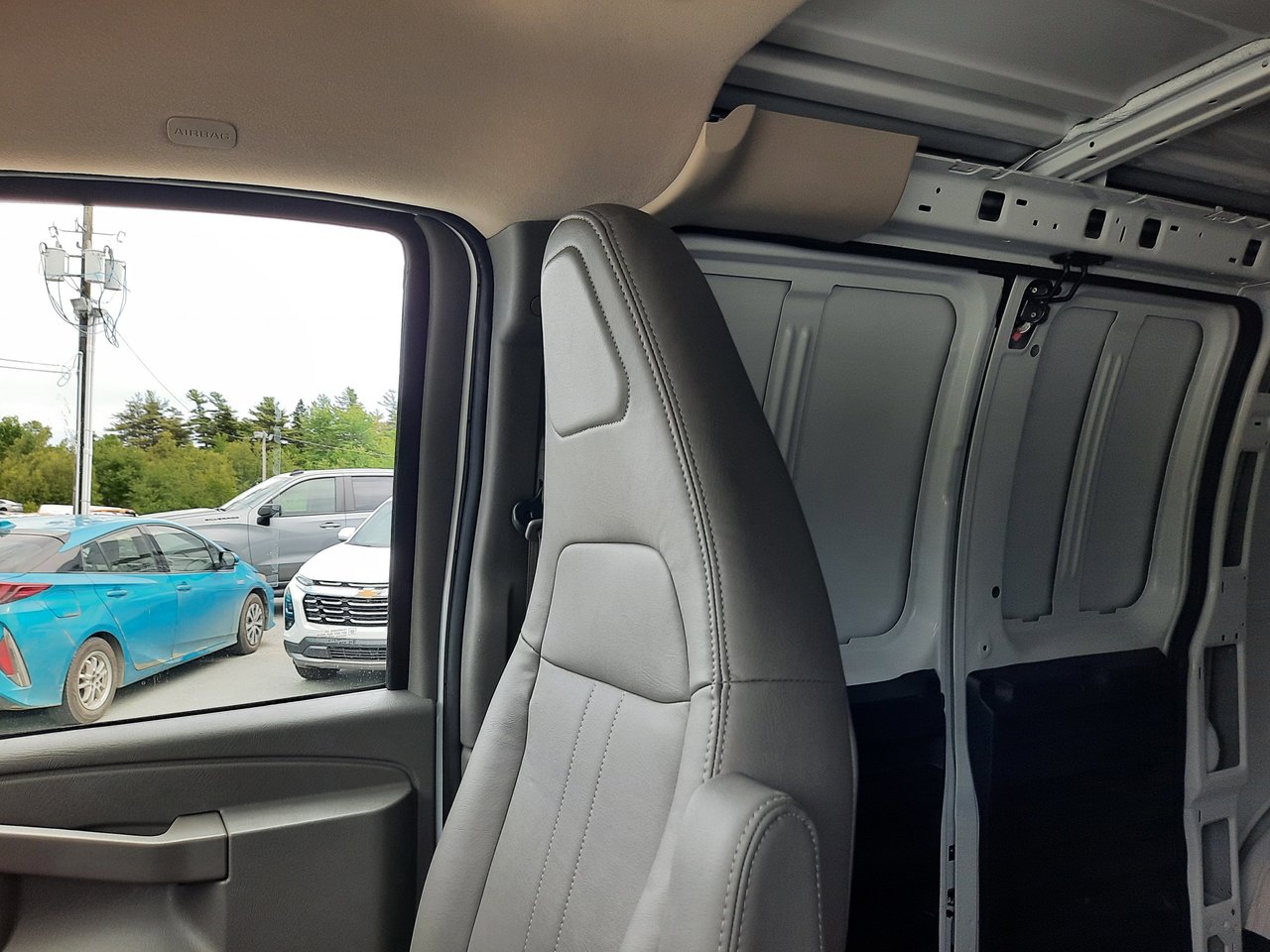 2025 Chevrolet Express Cargo 2500 WT 135''-21