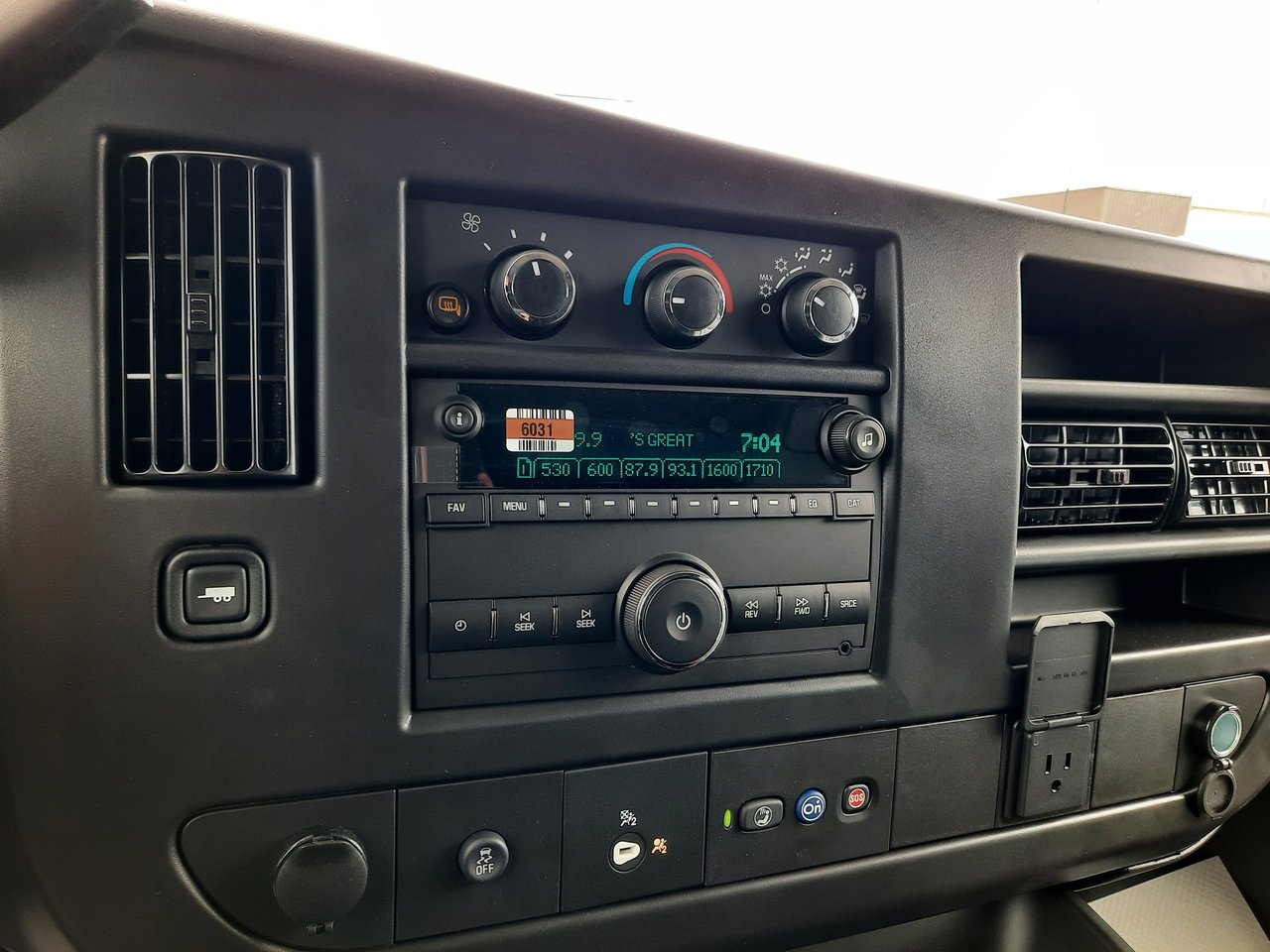 2025 Chevrolet Express Cargo 2500 WT 135''-17