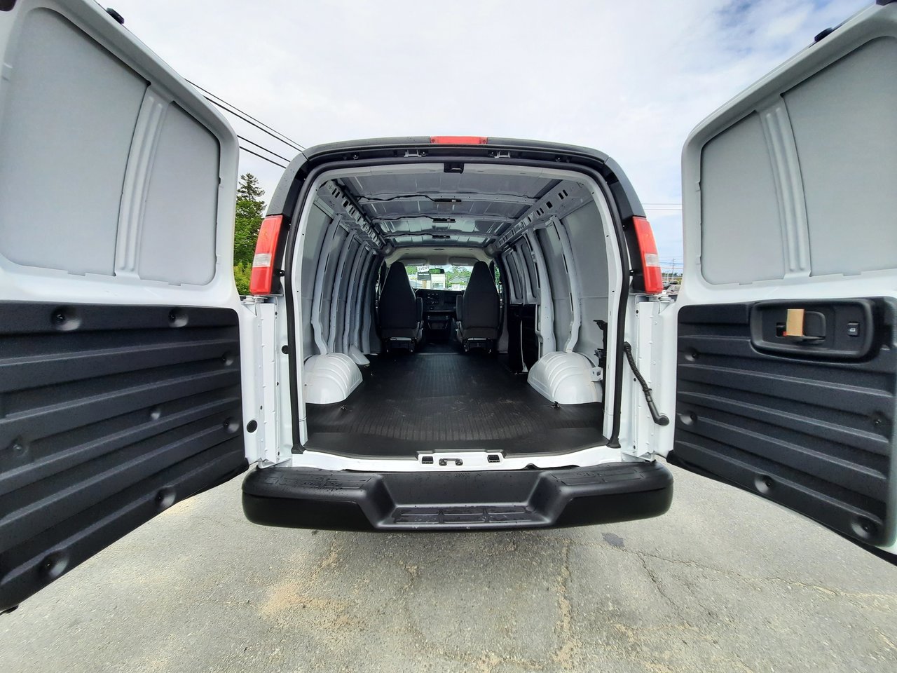 2025 Chevrolet Express Cargo 2500 WT 155''-9