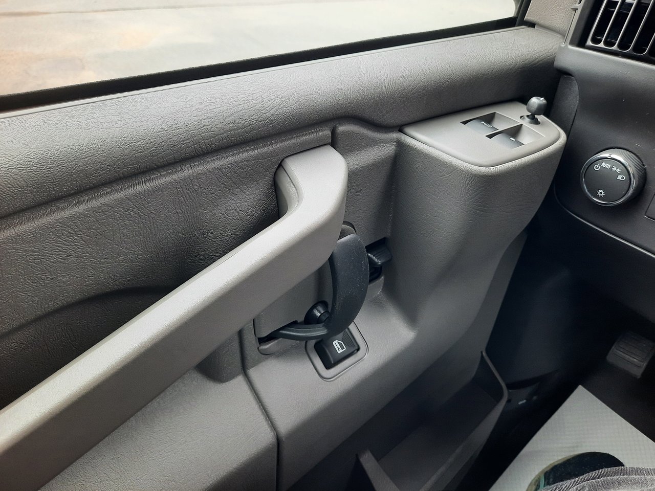 2025 Chevrolet Express Cargo 2500 WT 135''-10