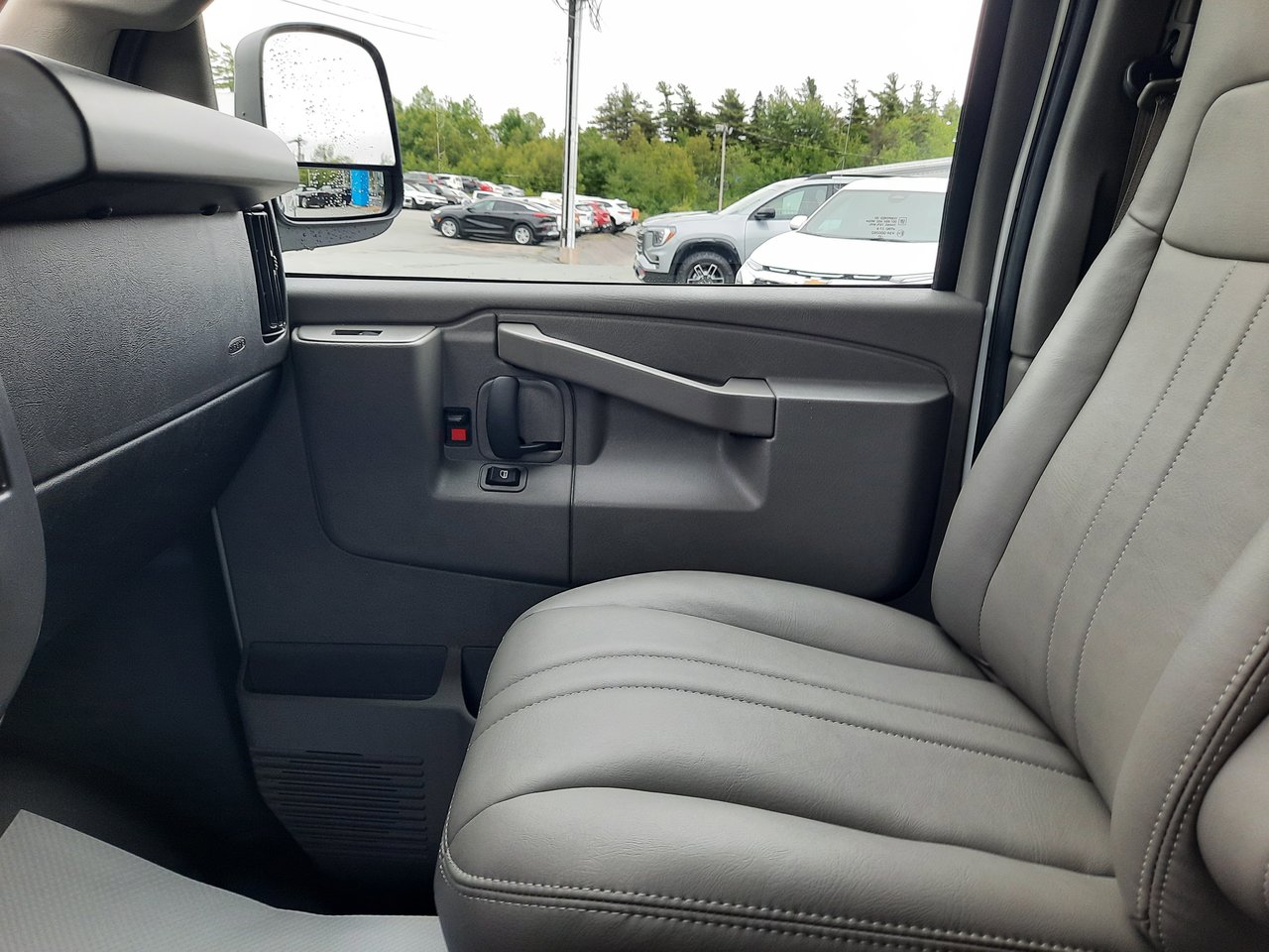 2025 Chevrolet Express Cargo 2500 WT 135''-17