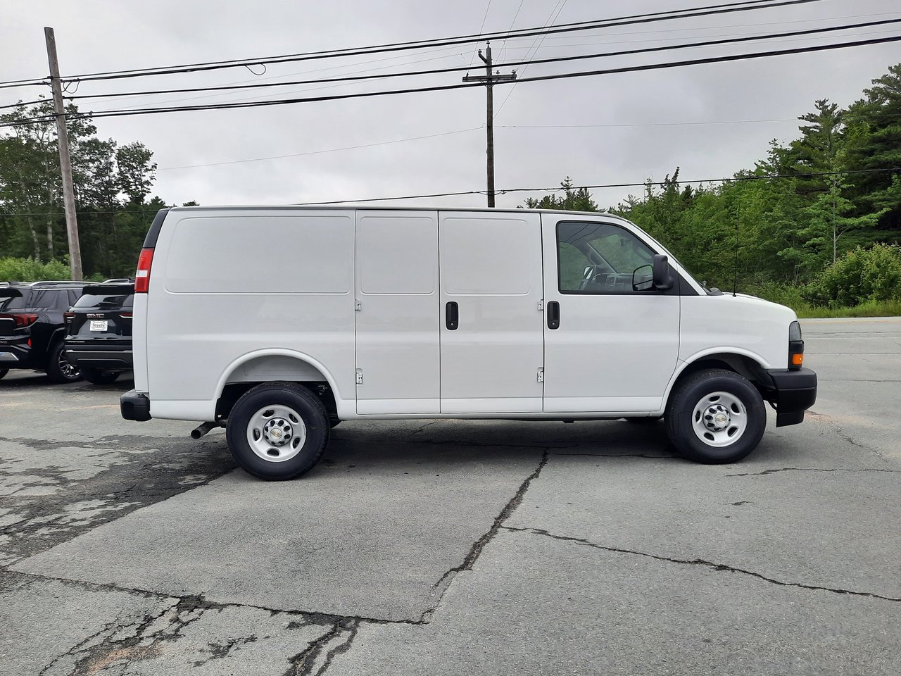 2025 Chevrolet Express Cargo 2500 WT 135''-4