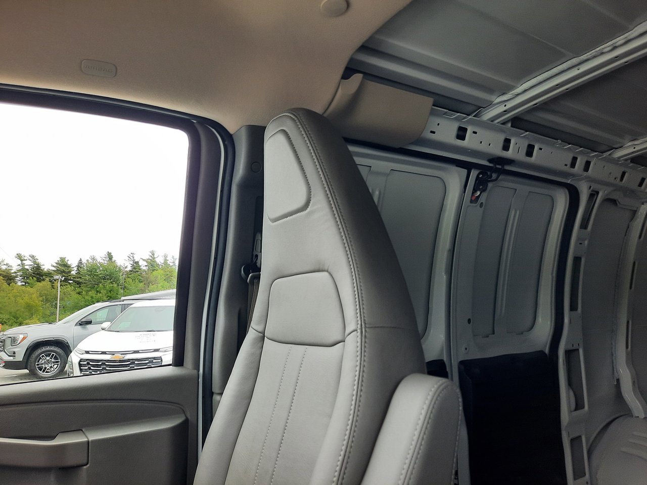 2025 Chevrolet Express Cargo 2500 WT 135''-18