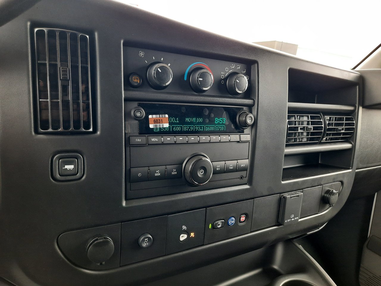 2025 Chevrolet Express Cargo 2500 WT 135''-14