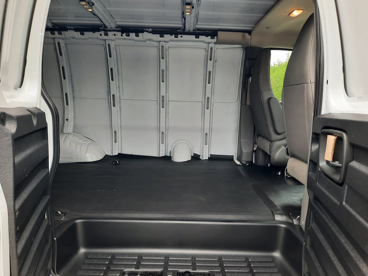 2025 Chevrolet Express Cargo 2500 WT 135''-7