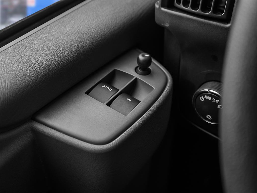 2025 Chevrolet Express Cargo Van BASE-15