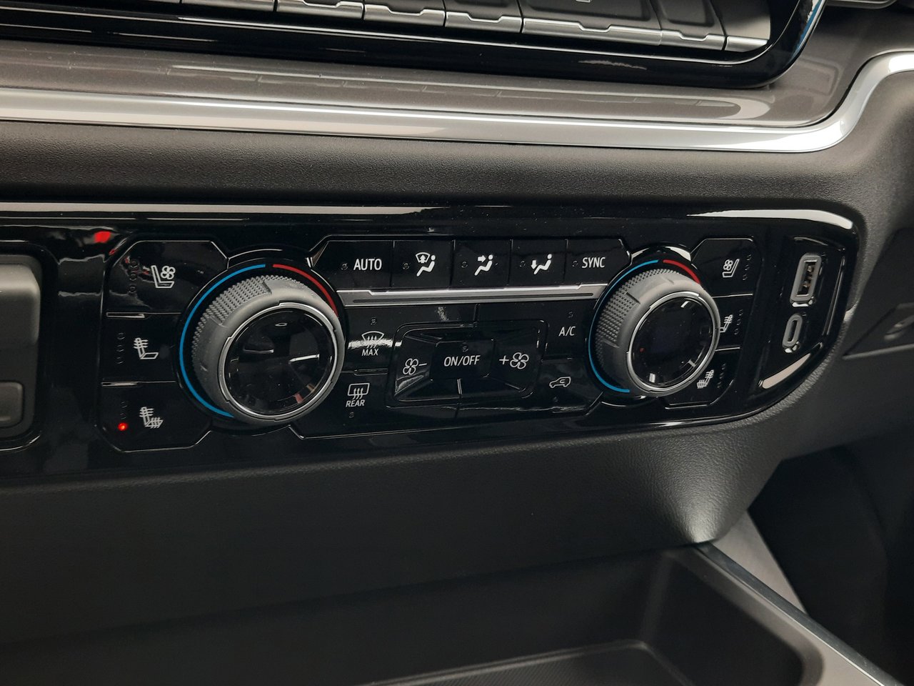2026 Chevrolet Silverado 1500 High Country-17