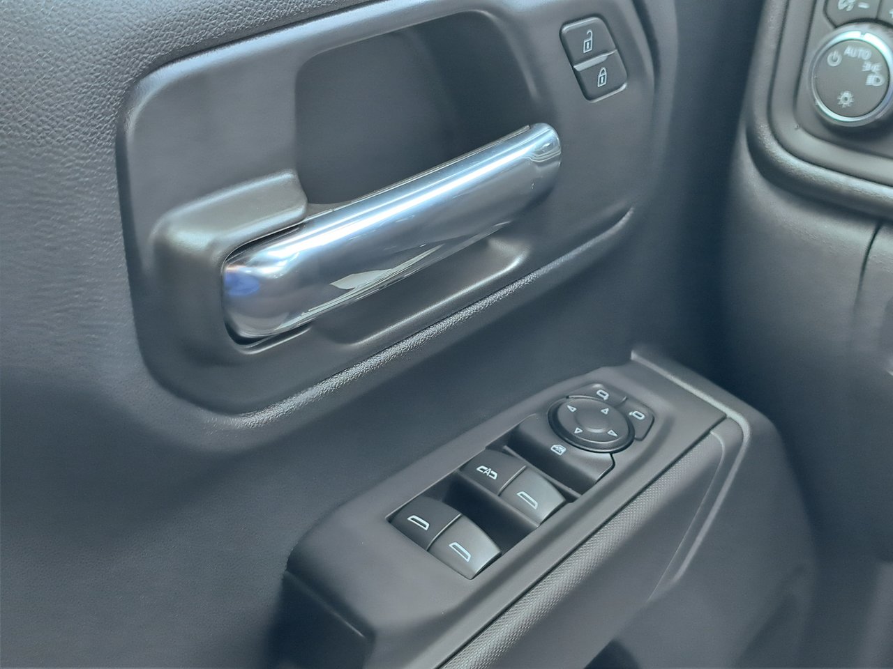 2026 Chevrolet Silverado 1500 Custom Trail Boss-8