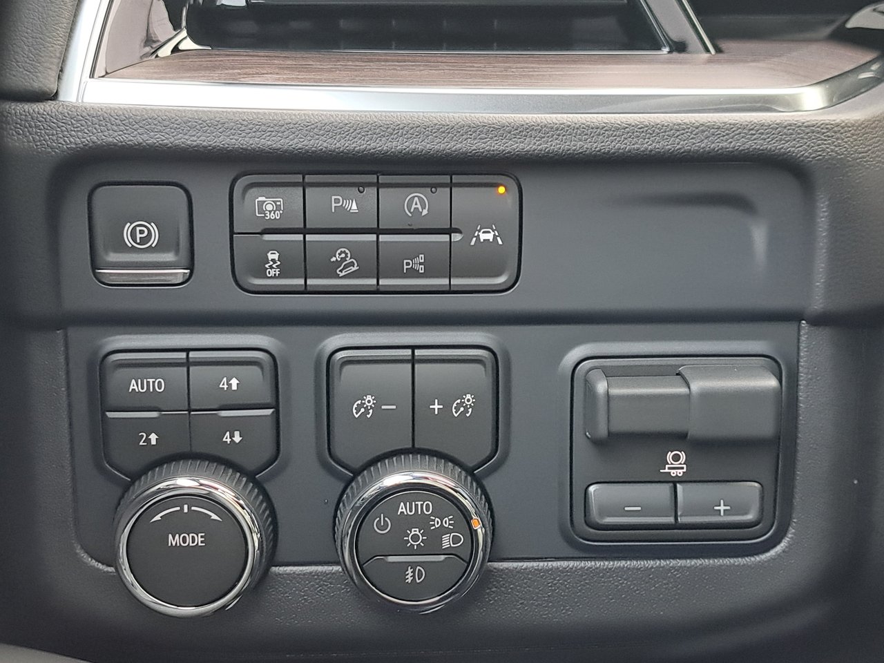 2026 Chevrolet Tahoe LT-13