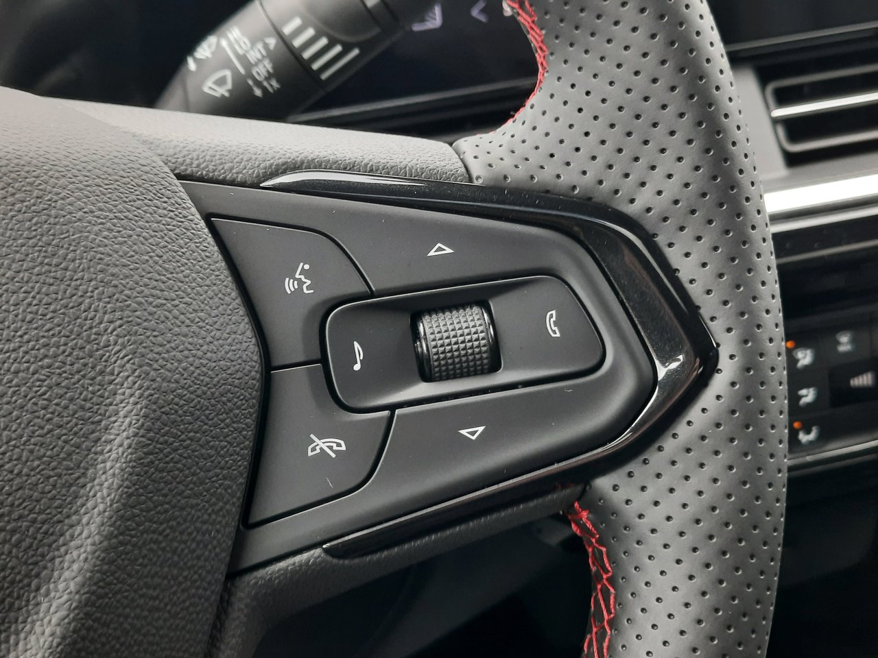 2025 Chevrolet Trax 2RS-11