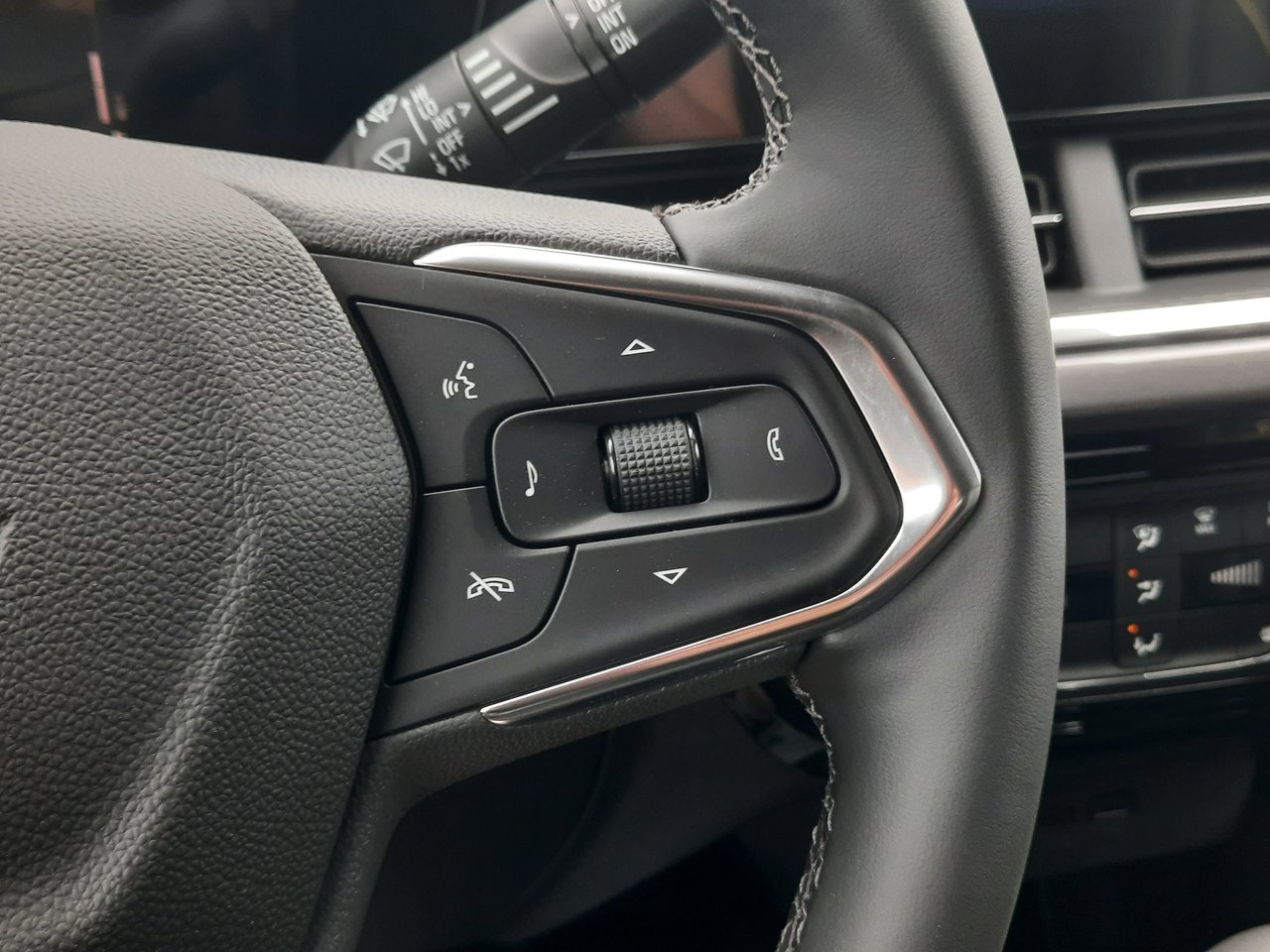 2025 Chevrolet Trax ACTIV-12