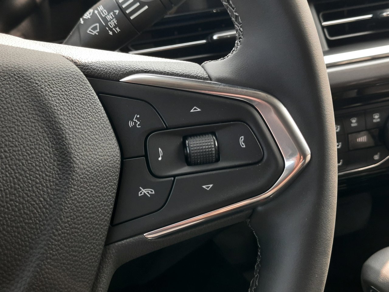 2025 Chevrolet Trax ACTIV-12