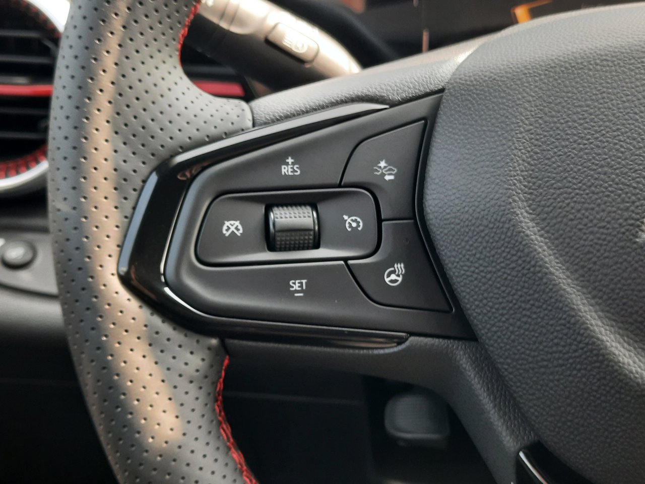 2025 Chevrolet Trax 2RS-10