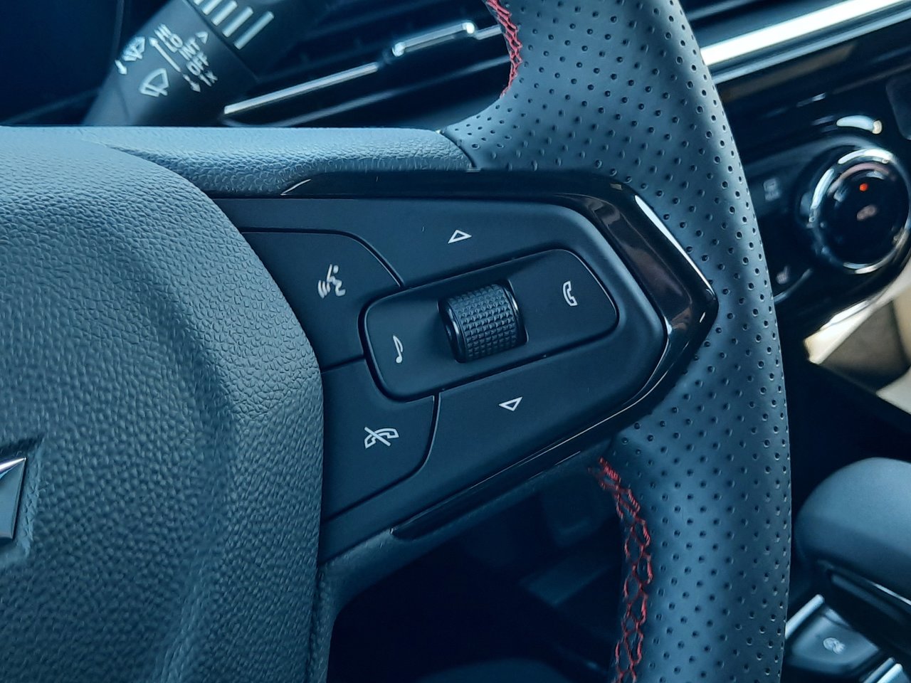 2025 Chevrolet Trax 2RS-11