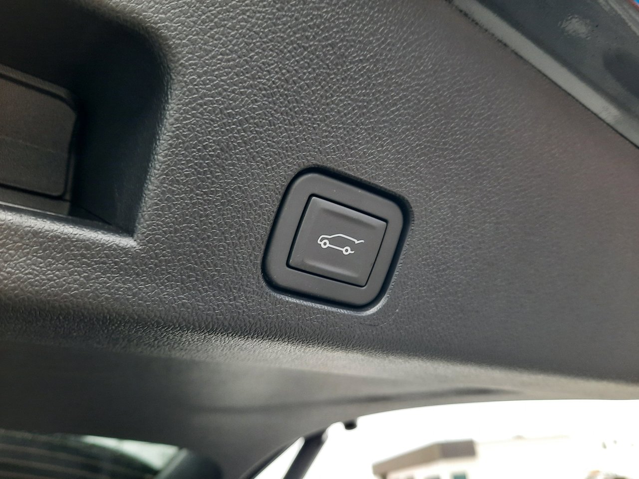 2026 GMC Acadia AT4-8