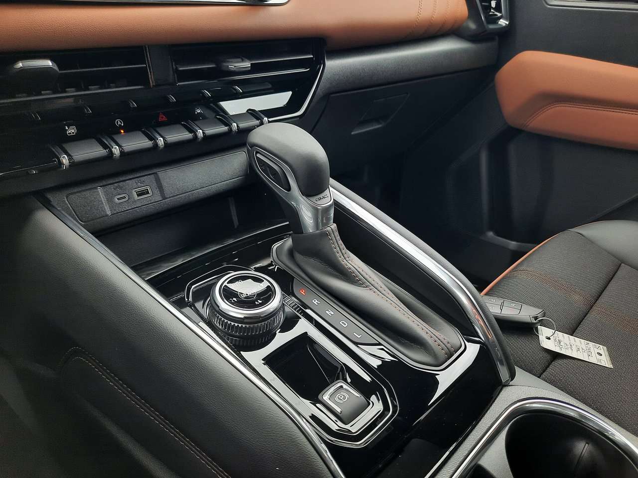 2025 GMC Canyon AT4-17