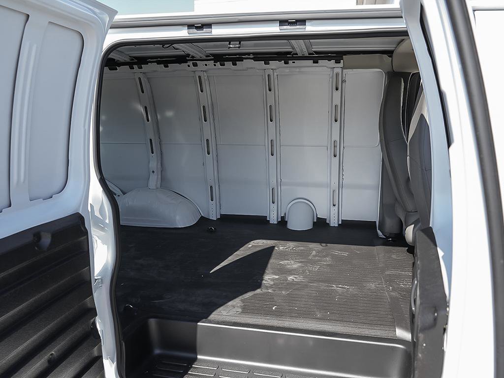 2025 GMC Savana Cargo 2500 WT 135-20