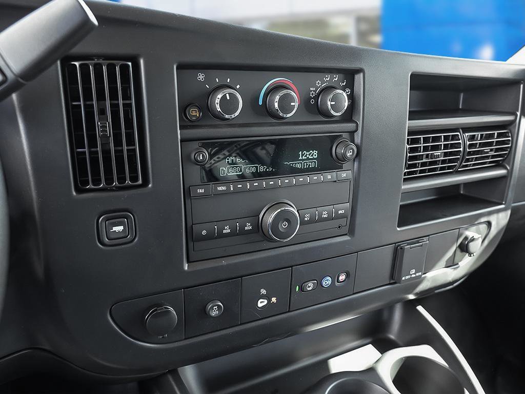 2025 GMC Savana Cargo 2500 WT 135-22