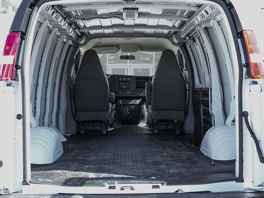 2025 GMC Savana Cargo 2500 WT 135-6