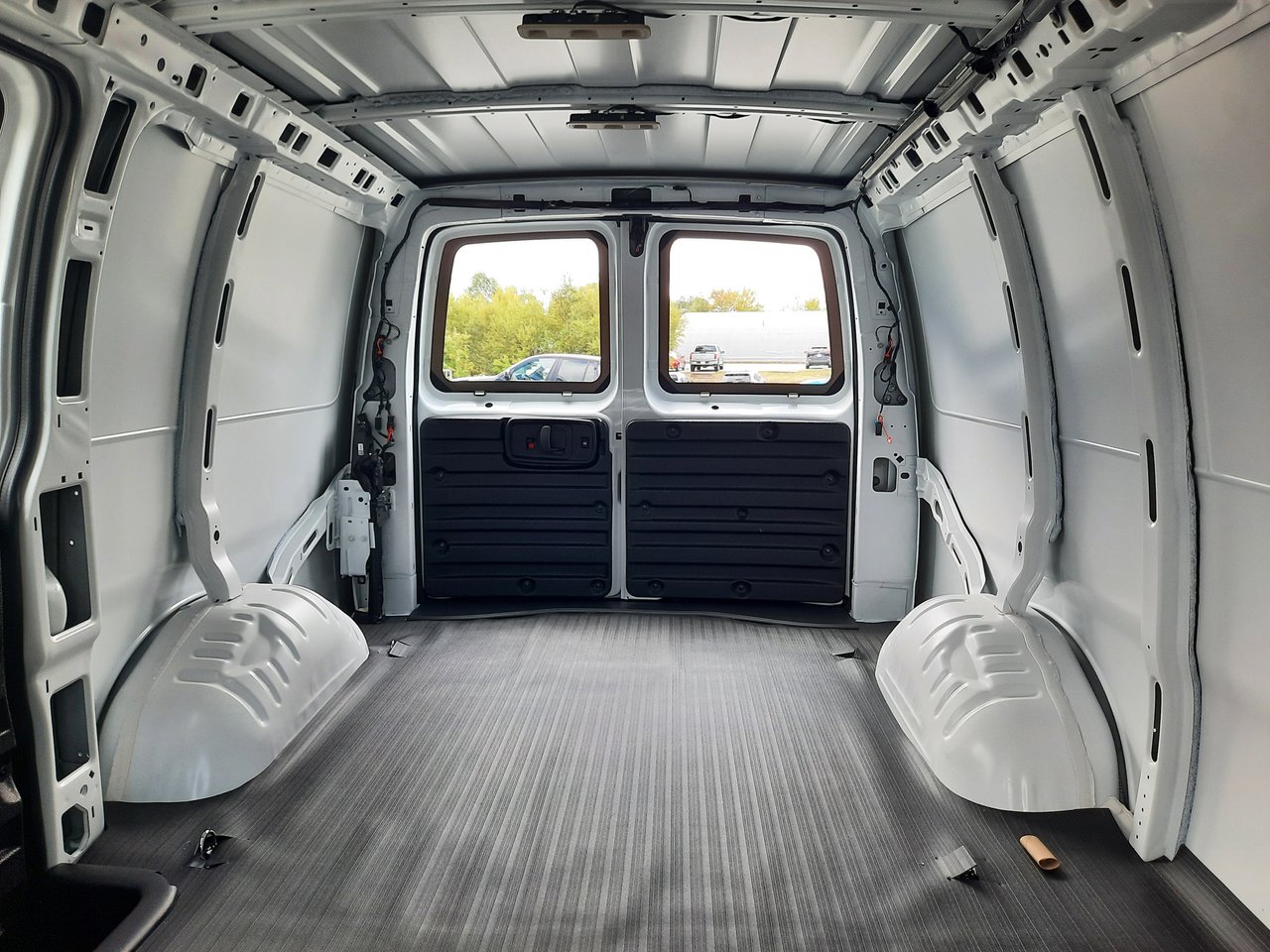 2025 GMC Savana Cargo 2500 WT 135-19